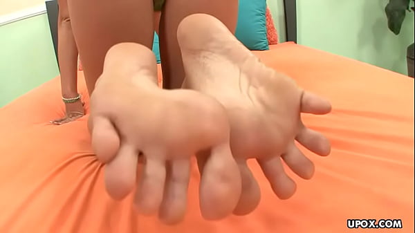 Cumming on her feet after she gets her pussy thrashed up