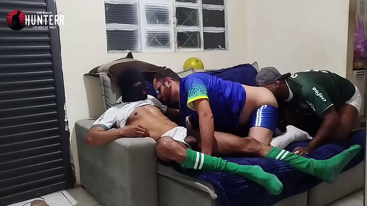 Ver el partido en casa siempre termina con algún ligue.
                     anal black ass blowjob amateur fetish brazil gay bareback bear uniforms gay blowjob black guy muchos negros