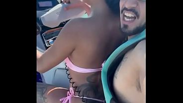 Download Video - Novinha Safada&comma; deixou marido na areia e fudeu com o instrutor no Jetski
