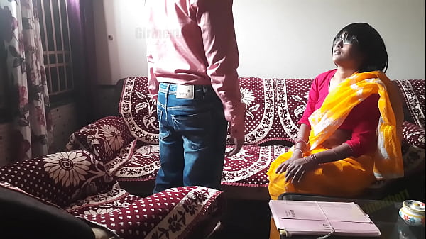 Indian Hot Wife Fucked by Bank Officers - Desi Hindi Sex Story