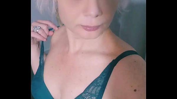 Do you like mature women? Well, I'm here.
