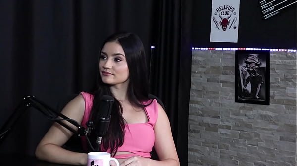 A perfect gang bang for her would be with 6 men, she talked about her fetishes, and when she ended up with a woman... - Karen Gonçalves (SHEER/RED)