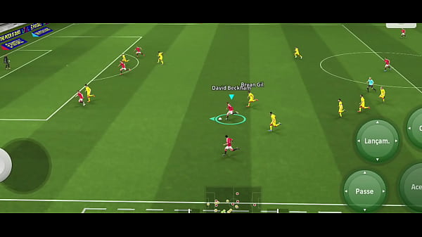 Jogando effootball com pal duro