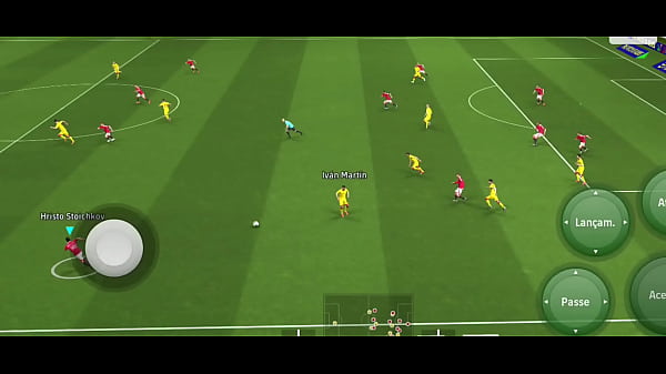 Jogando effootball com pal duro