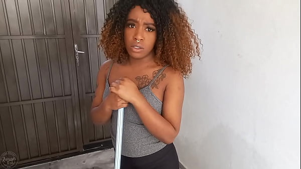 Download Video - Empregada dom&eacute;stica queria s&oacute; um aumento&comma; mais teve que passar por isso para conseguir &lpar; Anal&rpar;