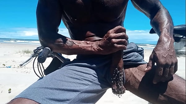 Download Video - DOTADO PUNHETANDO NA PRAIA