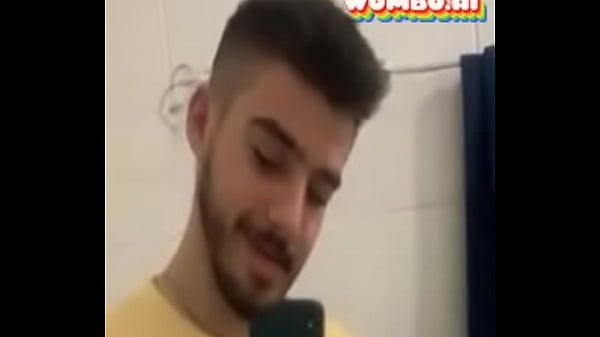 Vendo meu amigo pausudo comendo a minha mãe, e cantando de alegria