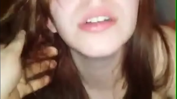 Download Video - Trio con morrita Carita de pendeja la conoc&iacute; en Tinder&comma; vino a mi casa y mi roomie y yo nos la cogimos