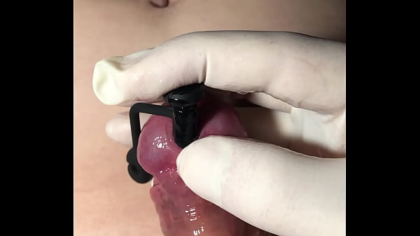 Download Video - Training&semi; bigger urethra sound &sol; Entrenando&semi; una sonda m&aacute;s grande