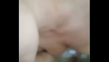 Ruiva casada chupa marido no chuveiro e leva gozada na cara e logo depois vai na balada brinca com as amigas e faz boquete em desconhecido