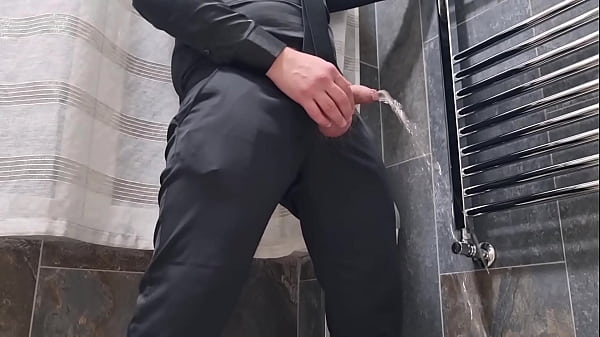 Download Video - ASMR &vert; PRIV&Eacute; - COMPILATION DI PISCIATE DI UN GROSSO CAZZO ITALIANO IN PUBBLICO E IN CASA &lpar;TI PISCIO IN BOCCA TROIA&rpar; - DOCCE DORATE - GUARDA COME PISCIO PER TE E GODI