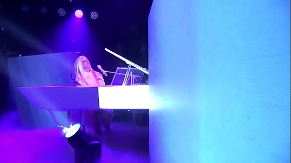 Lady Gaga - ARTPOP (Live on The Tonight Show)