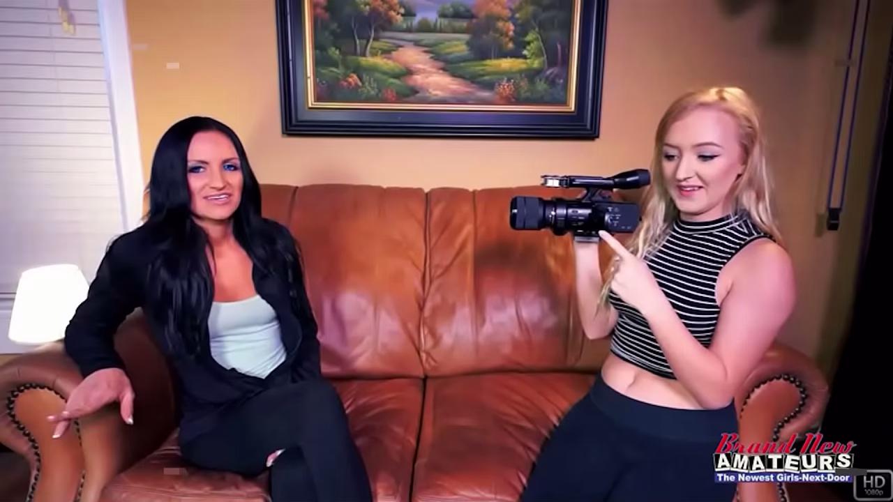 ¡La cachonda rubia Alex y la morena Carmen comparten una polla!
                     lesbian blonde sexy petite blowjob brunette amateur POV pussy licking cum swallowing big tits black hair facial cumshot girl on girl shaved hair muchos negros