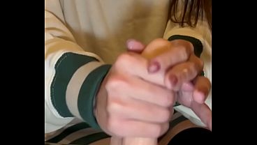 [Female college student with a bushy pussy] Masturbating with a thick dildo.