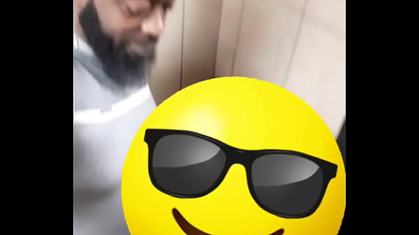 Download Video - Head and pizza