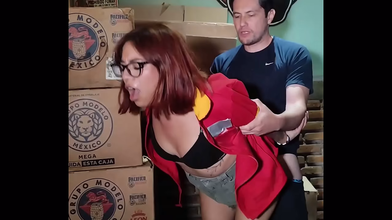 Cajera del Oxxo cogiendo y mamando verga en la bodega
                    latina amateur homemade rough sex boss uniforms mexico teens 18 muchos negros