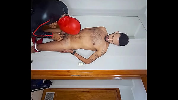 Download Video - Eu fui obrigado a comer esse mega rabo grande&comma;enorme e delicioso do professor sigiloso da Smart fit