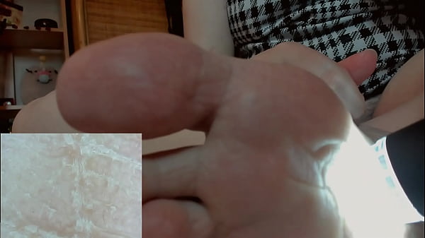 Very close exploration of the feet of your giantess Nicoletta