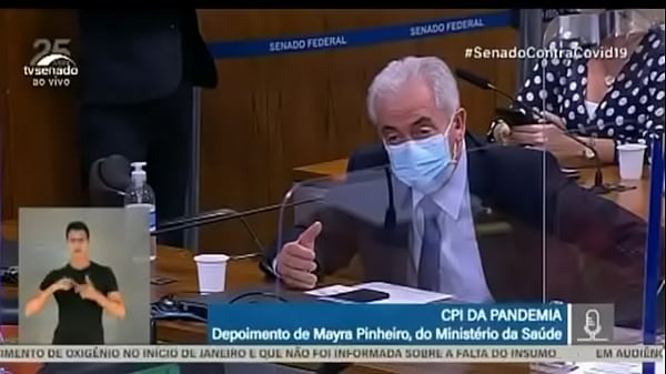 Vovô arromba novinha negacionista sem pena