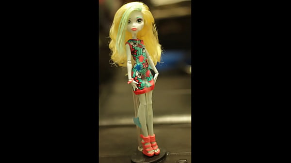 BEAUTIFUL Lagoona doll (Monster High) gets DRENCHED in CUM 19 TIMES
