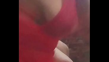 Guy gets a Handjob From Mom