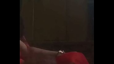 Guy gets a Handjob From Mom