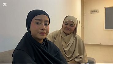 My stepbrother's visit ends with inexperienced Muslim women giving blowjobs
