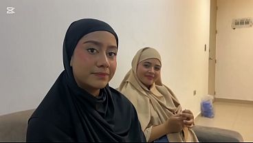 My stepbrother's visit ends with inexperienced Muslim women giving blowjobs