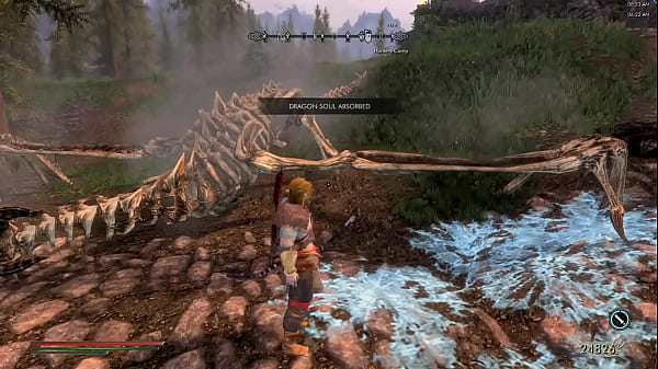 Skyrim gameplay, stuffing the sweetroll after smashing a dragon