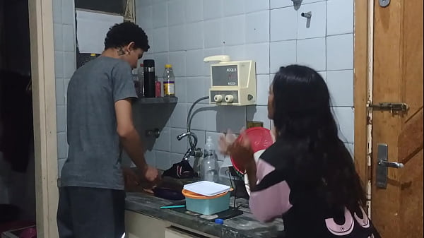 Download Video - Ela Convence O Meio Irm&atilde;o a Fuder Bem Gostoso Ela Enquanto Seus Pais N&atilde;o Estavam