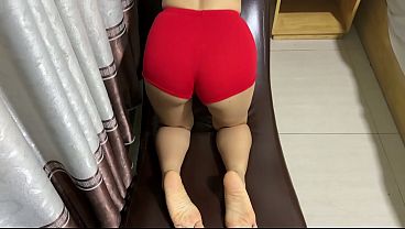 My butt is so fine with red pant