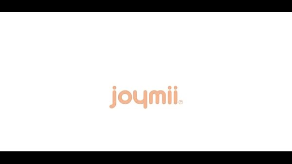 Enjoyable teen gal rubs her cock-starved pussy on camera