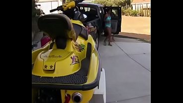 Shorty Black Guy Puts His Dick in Pale White Girl