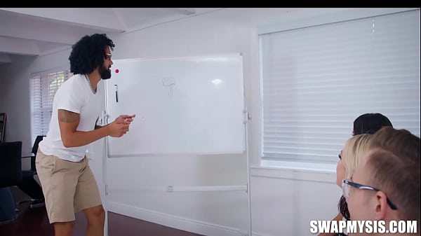 Pervy Guessing Games With Stepsisters Sophia Leone, Payton Avery