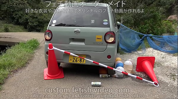 Crushing when car tires step on color cones, balloons, or plastic bottles