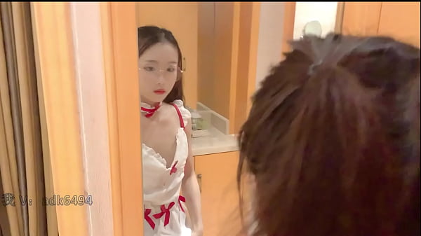 Internet celebrities who are looking forward to meeting fans must wear sexy clothes when having sex