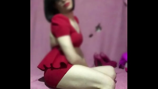 Download Video - usando vestido curtinho vermelho