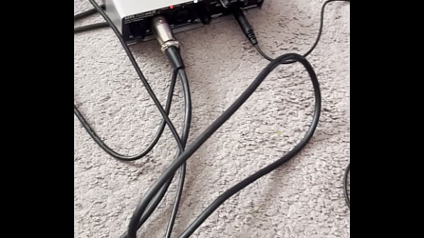 How to connect a microphone sound card to a phone?