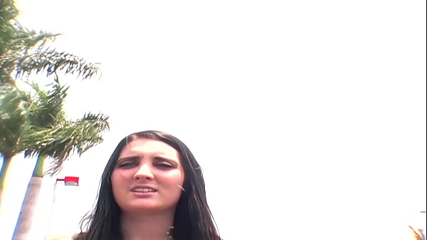 Eva Masturbates In The Car And Sucks On The Cock As Soon As She Arrives