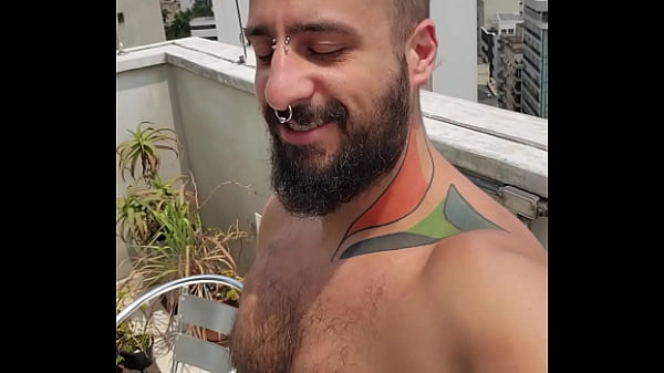 Download Video - batendo uma punheta em casa de boa