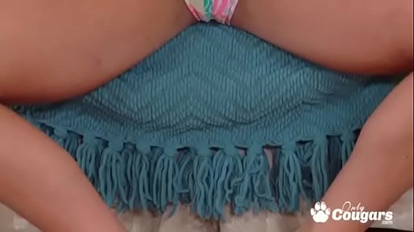 Pawg Laela Pryce Strips Nude And Fingers Her Fat Pussy