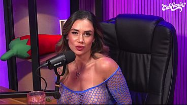 Loira peituda e ruiva dominatrix s&atilde;o as rainhas da putaria e mostram at&eacute; o cu no estudio