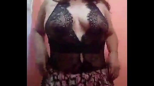 Aurora Estelar Se muestra en el baño de su casa