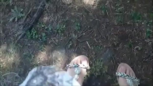 Download Video - Compro una immagine del papa ed in un parco pubblico gli metto i piedi sporchi in faccia