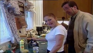おっぱい弄って感じる人妻のオナニー