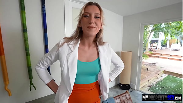 Hot Realtor Thanks Her Friend for Good Opportunity