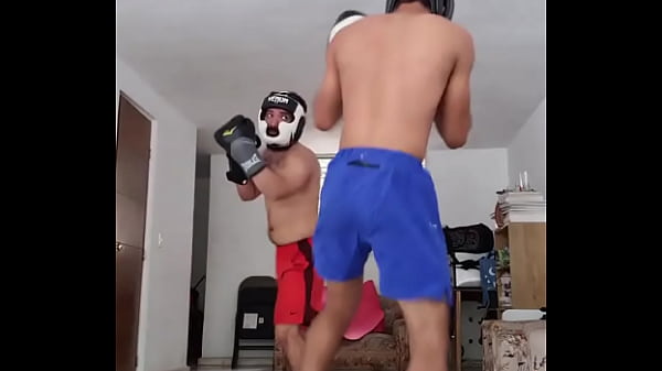 Sometimes I do boxing .. ? (or try to...)#boxing #amateur #amateurboxing #sparring #training #wrestling #exercise #pun...