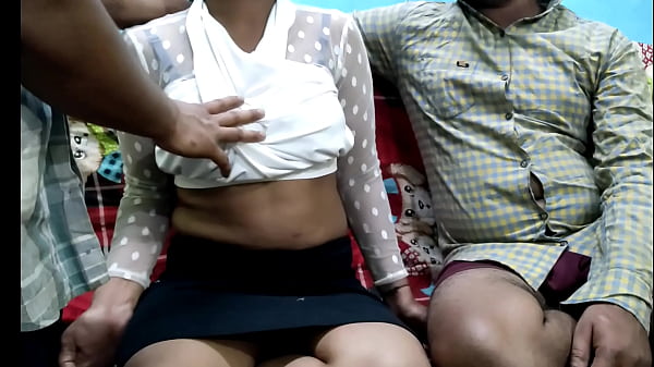 Chica sinverg&uuml;enza de negocios fue follada durante la noche por dos amigos y derramó su agua
                   Chica sinverg&uuml;enza de negocios fue follada durante la noche por dos amigos y derramó su agua muchos negros
