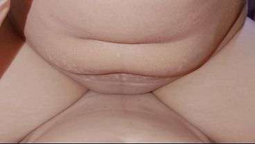 Tüzes punciját a barátja farkán csillapítja a tinilány