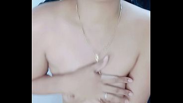 me quito la ropa me masturbo y juego con mi ano